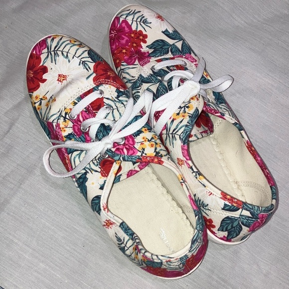 Size 10 women’s Low-Top Sneakers with Floral canvas Print - cushy insoles - Picture 8 of 12
